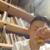 小伙砸